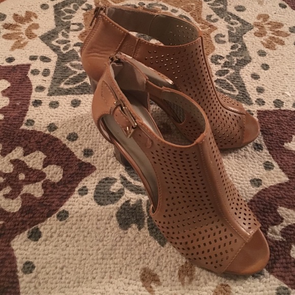 Open toed booties - Picture 1 of 4